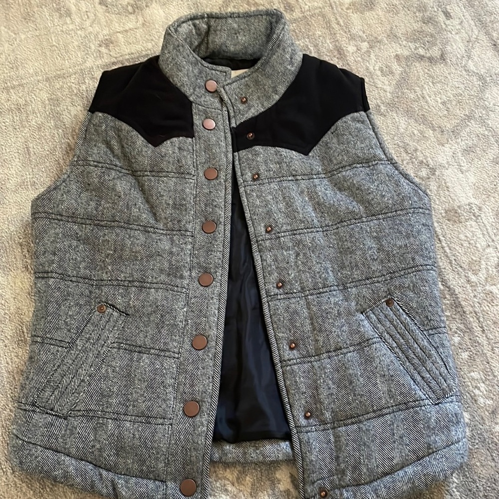 Vest. Size small. Like new condition. Ci Sono brand